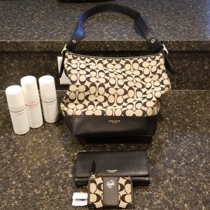 Coach Shoulder Bag with Wallet and Mini Zip
